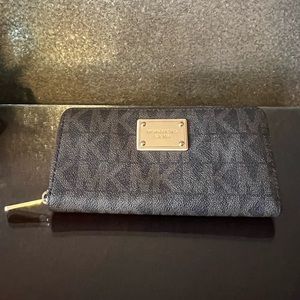 Michael Kors logo wallet